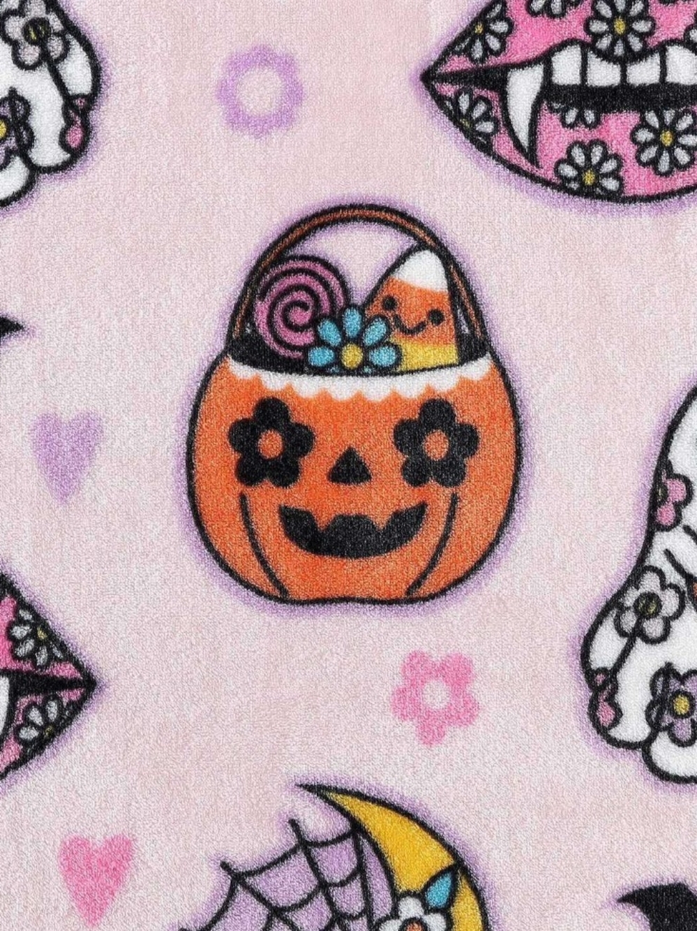 Betsey Johnson Pink Halloween Heart & Skull Plush Throw Blanket - Picture 5 of 5